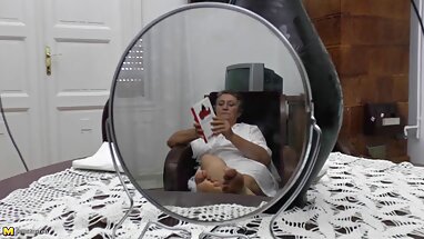 Thủ dâm và quần lót màu xanh xes nhanh sau khi làm việc