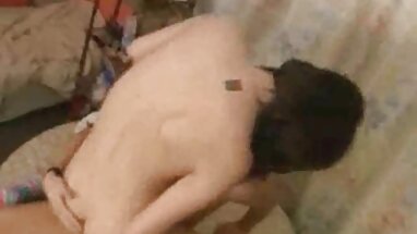 Đẹp Capri phim sex tai nhanh nhét một ly đồ chơi