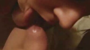 Stief-Mutter hilft ihm mit một Tay nằm der nô lệ đào sexnhanhnhat tạo